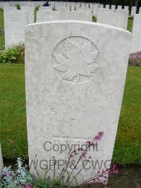 Etaples Military Cemetery - Martel, O J